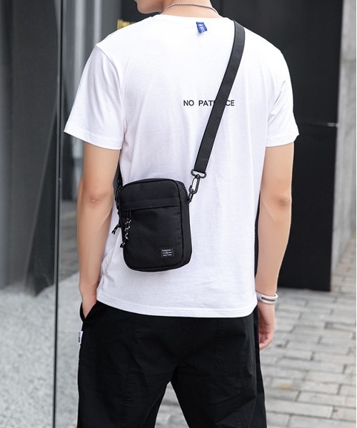 NEW GENTLEMAN(ニュージェントルマン)の「ミニ ショルダーバッグ(ショルダーバッグ・メンズ・ブラック・FREE)」の7枚目の写真