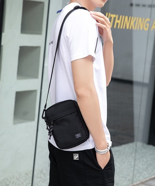 NEW GENTLEMAN(ニュージェントルマン)の「ミニ ショルダーバッグ(ショルダーバッグ・メンズ・ブラック・FREE)」の3枚目の写真