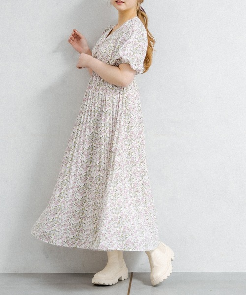 OLIVE des OLIVE(オリーブデオリーブ)の「バルーン袖プリーツワンピース(ワンピース・レディース・オフホワイト/ブルー/ブラック・FREE)」の5枚目の写真