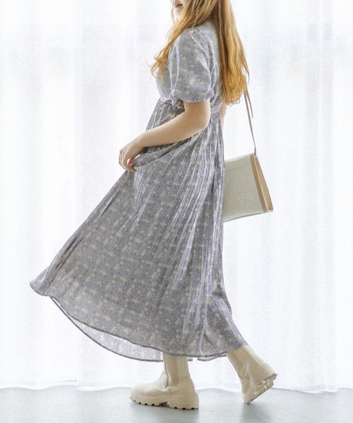 OLIVE des OLIVE(オリーブデオリーブ)の「バルーン袖プリーツワンピース(ワンピース・レディース・オフホワイト/ブルー/ブラック・FREE)」の13枚目の写真