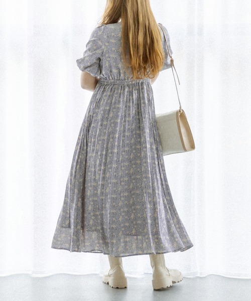 OLIVE des OLIVE(オリーブデオリーブ)の「バルーン袖プリーツワンピース(ワンピース・レディース・オフホワイト/ブルー/ブラック・FREE)」の14枚目の写真