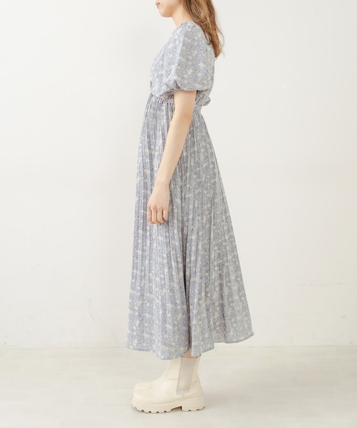 OLIVE des OLIVE(オリーブデオリーブ)の「バルーン袖プリーツワンピース(ワンピース・レディース・オフホワイト/ブルー/ブラック・FREE)」の18枚目の写真