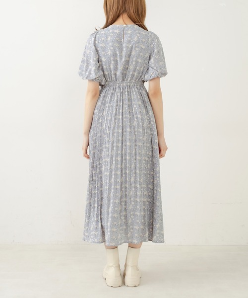 OLIVE des OLIVE(オリーブデオリーブ)の「バルーン袖プリーツワンピース(ワンピース・レディース・オフホワイト/ブルー/ブラック・FREE)」の19枚目の写真