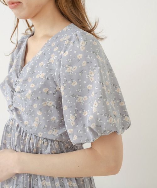 OLIVE des OLIVE(オリーブデオリーブ)の「バルーン袖プリーツワンピース(ワンピース・レディース・オフホワイト/ブルー/ブラック・FREE)」の22枚目の写真