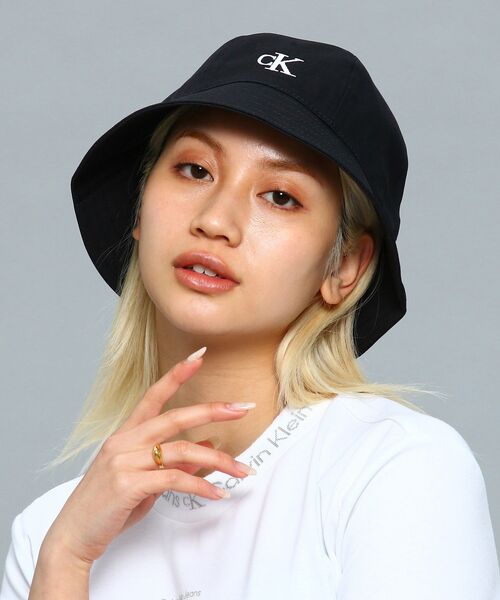 Calvin Klein Jeans Accessory（カルバン・クラインジーンズアクセサリー）の「CK LOGO ドーム ハット（ハット・メンズ・ホワイト/ブラック・FREE）」の2枚目の写真