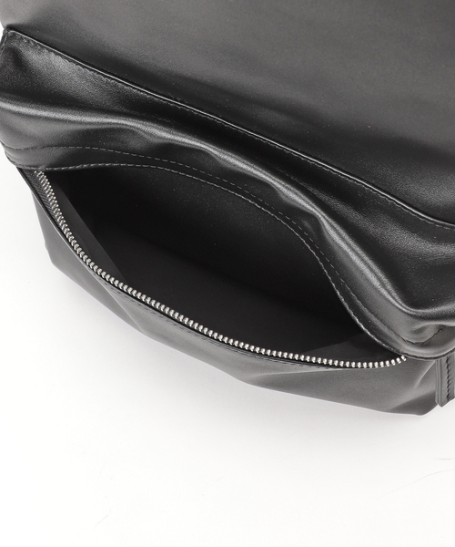 JOURNAL STANDARD(ジャーナルスタンダード)の「【WEB限定】JS LEATHER カウレザー デイバック 19L(バックパック/リュック・メンズ・ブラック・FREE)」の11枚目の写真