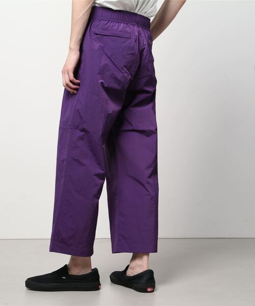 THOUSAND MILE(サウザンドマイル)の「THOUSAND MILE/別注 LIGHT SHELL WIDE PANTS(その他パンツ・メンズ・ブラック/パープル・L/S/M)」の4枚目の写真