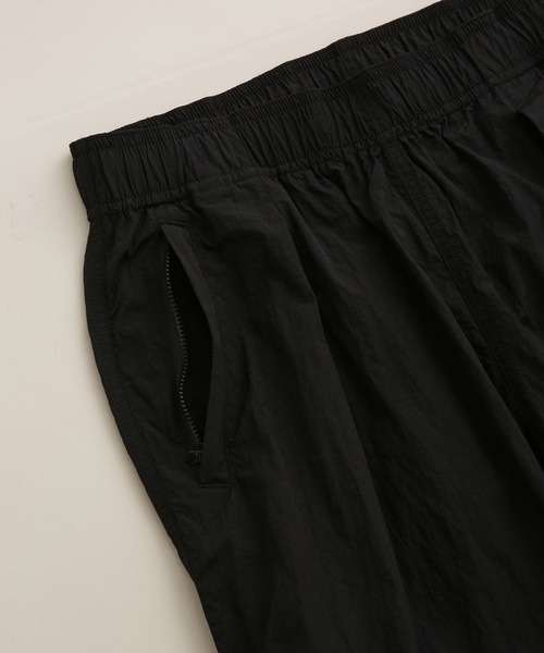THOUSAND MILE(サウザンドマイル)の「THOUSAND MILE/別注 LIGHT SHELL WIDE PANTS(その他パンツ・メンズ・ブラック/パープル・L/S/M)」の8枚目の写真
