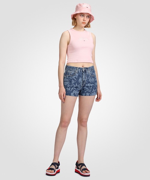 tommy jeans(トミー ジーンズ)の「フローラルデニムホットパンツ(デニムパンツ・レディース・ブルー・25inch/26inch/27inch)」の11枚目の写真