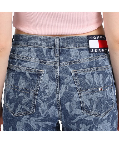tommy jeans(トミー ジーンズ)の「フローラルデニムホットパンツ(デニムパンツ・レディース・ブルー・25inch/26inch/27inch)」の9枚目の写真