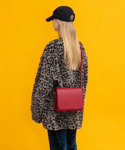 UNDERCROSS（アンダークロス）の「【UNDERCROSS 】スクエアボックスバッグ クロスバッグ（ショルダーバッグ・レディース・ブラック/イエロー/グリーン/バーガンディー・FREE）」の4枚目の写真