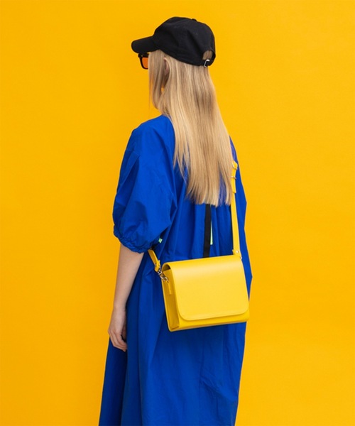 UNDERCROSS（アンダークロス）の「【UNDERCROSS 】スクエアボックスバッグ クロスバッグ（ショルダーバッグ・レディース・ブラック/イエロー/グリーン/バーガンディー・FREE）」の3枚目の写真