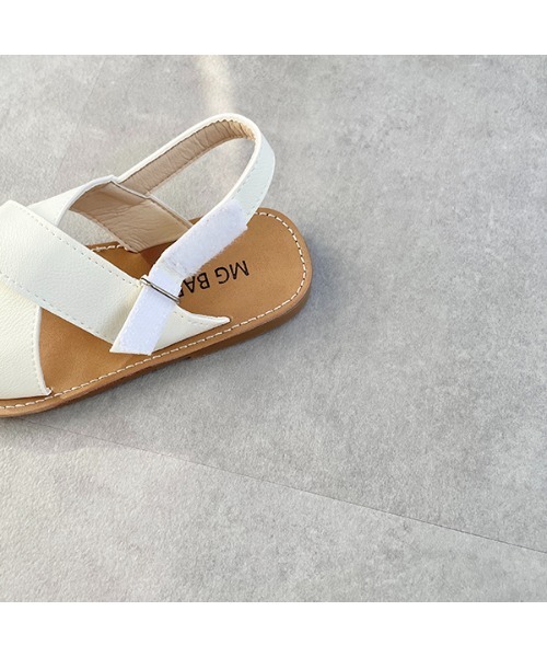 Lycee mine（リセマイン）の「クロスサンダル（サンダル・キッズ・ブラック/ライトホワイト/キャメル・16cm/17cm/18cm/19cm）」の6枚目の写真