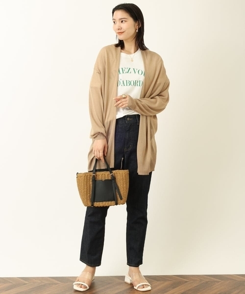 a.v.v(アーヴェヴェ)の「ラウンドヘムロゴTシャツ(Tシャツ/カットソー・レディース・ホワイト/ブラック・34/36/38/40/42)」の8枚目の写真