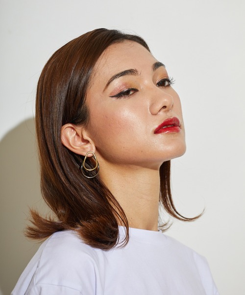 L.H.P(エルエイチピー)の「courage/クラージュ/楕円ピアス(ピアス(両耳用)・レディース・ゴールド・F)」の4枚目の写真