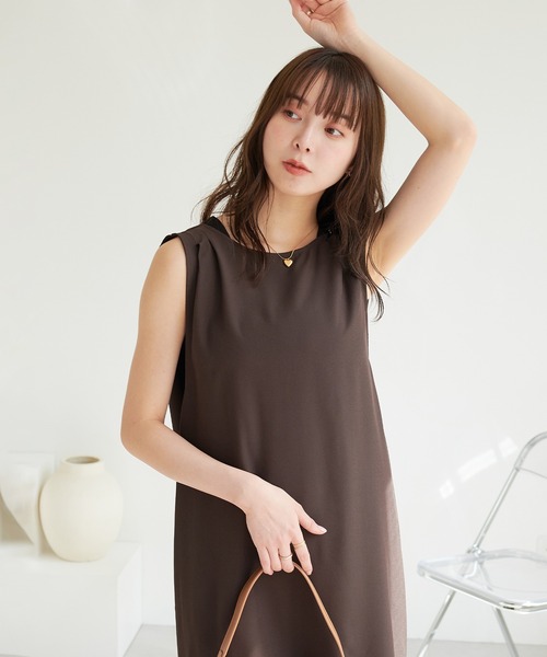 ECRIRE（エクリール）の「バックツイストキーネックOP（ワンピース・レディース・カーキ/ダークブラウン/ブルー・M）」の22枚目の写真