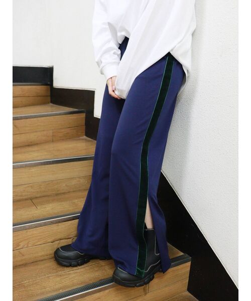 MURUA（ムルーア）の「ラインベロアパンツ（スウェットパンツ・レディース・ネイビー/グレー/グリーン・FREE）」の3枚目の写真