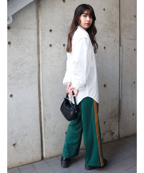 MURUA（ムルーア）の「ラインベロアパンツ（スウェットパンツ・レディース・ネイビー/グレー/グリーン・FREE）」の14枚目の写真