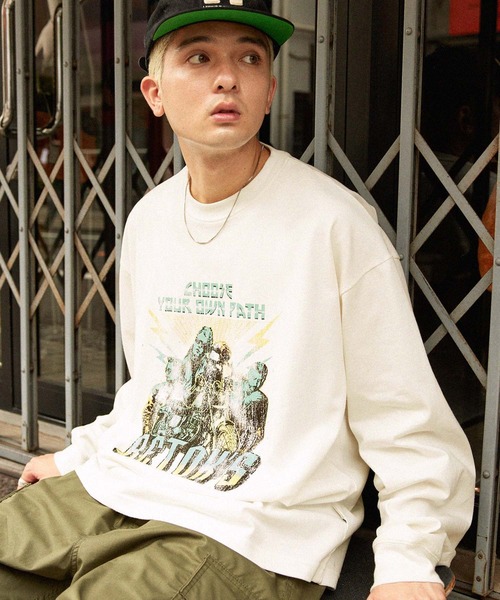 MONO-MART（モノマート）の「【retock's】ヴィンテージライクロックプリントビッグシルエット長袖Tシャツ（Tシャツ/カットソー・メンズ・ネイビー系1/ネイビー系2/ブラック系2/ホワイト系2/ブラック系1/ホワイト系1・M/L）」の2枚目の写真