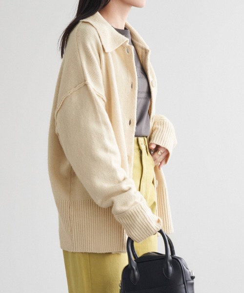 Chaco closet（チャコ クローゼット）の「襟付きボリュームスリーブロングリブオーバーサイズニットカーディガン（カーディガン/ボレロ・レディース・チャコール/イエロー/ネイビー/ライトグリーン/レッド/ピンク/アイボリー・FREE）」の14枚目の写真