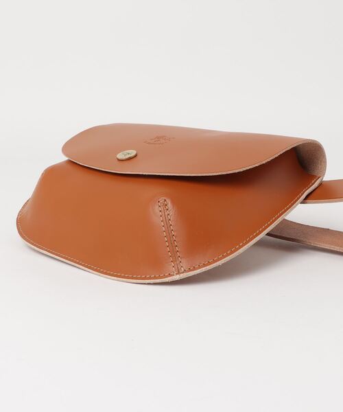 IL BISONTE(イルビゾンテ)の「【IL BISONTE】イルビゾンテ ORIGINAL LEATHER カウハイド レザー ボディバック BBB026(ボディバッグ/ウエストポーチ・レディース・ブラック/グレイッシュブルー/シャーベット/レモンイエロー/オフホワイト/ベージュ/テラコッタ・FREE)」の9枚目の写真