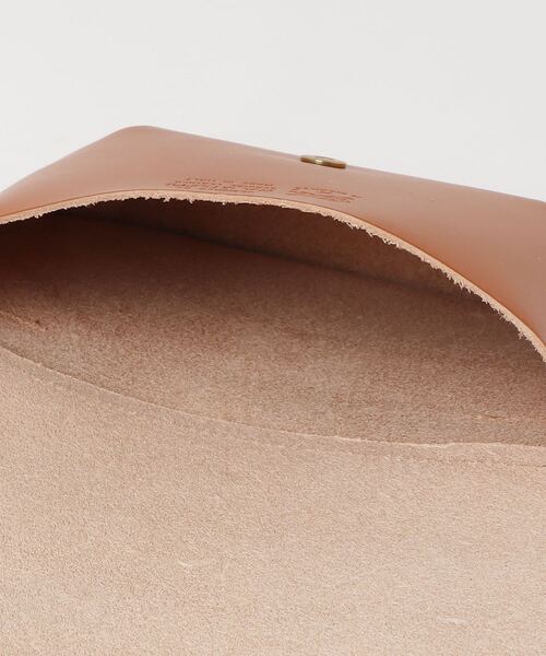 IL BISONTE(イルビゾンテ)の「【IL BISONTE】イルビゾンテ ORIGINAL LEATHER カウハイド レザー ボディバック BBB026(ボディバッグ/ウエストポーチ・レディース・ブラック/グレイッシュブルー/シャーベット/レモンイエロー/オフホワイト/ベージュ/テラコッタ・FREE)」の8枚目の写真