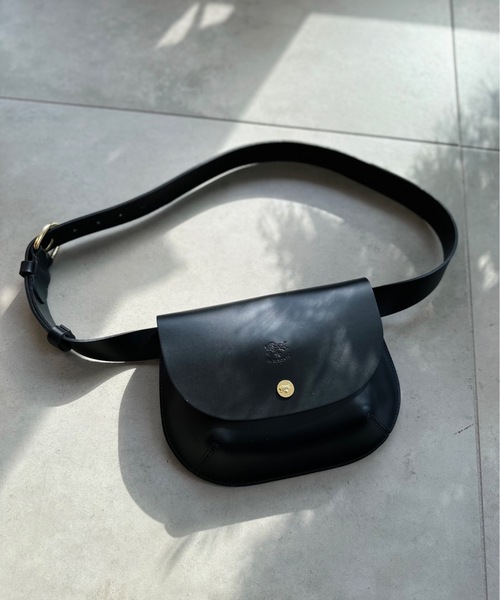 IL BISONTE(イルビゾンテ)の「【IL BISONTE】イルビゾンテ ORIGINAL LEATHER カウハイド レザー ボディバック BBB026(ボディバッグ/ウエストポーチ・レディース・ブラック/グレイッシュブルー/シャーベット/レモンイエロー/オフホワイト/ベージュ/テラコッタ・FREE)」の12枚目の写真