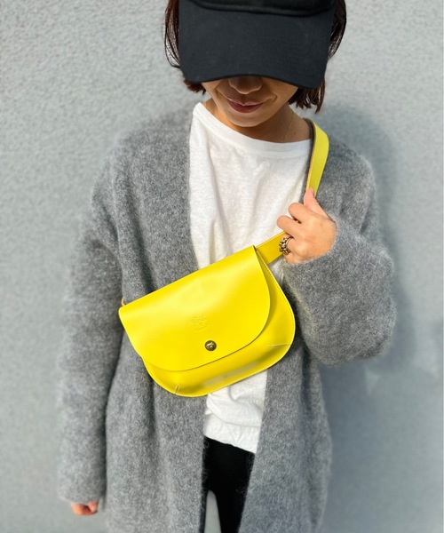 IL BISONTE(イルビゾンテ)の「【IL BISONTE】イルビゾンテ ORIGINAL LEATHER カウハイド レザー ボディバック BBB026(ボディバッグ/ウエストポーチ・レディース・ブラック/グレイッシュブルー/シャーベット/レモンイエロー/オフホワイト/ベージュ/テラコッタ・FREE)」の17枚目の写真