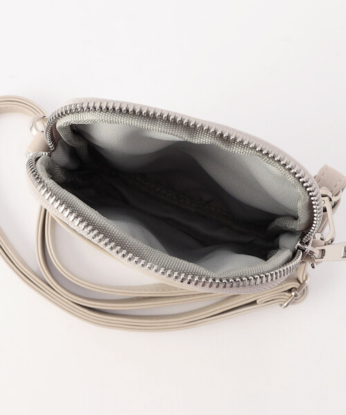 MONO　COMME CA（モノコムサ）の「ミニショルダー（ショルダーバッグ・レディース・ブラック/ホワイト/グレイッシュベージュ/モカ/シルバー/ライトイエロー・FREE）」の16枚目の写真