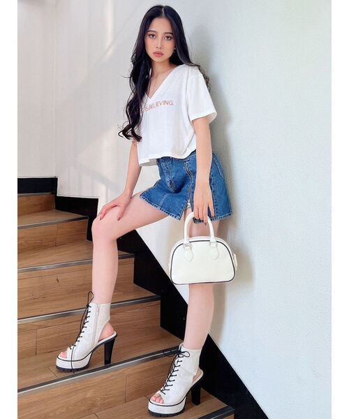 GYDA(ジェイダ)の「VネックLOGO LOOSE SHORT Tシャツ(Tシャツ/カットソー・レディース・ブラック/オフホワイト/イエロー・FREE)」の8枚目の写真