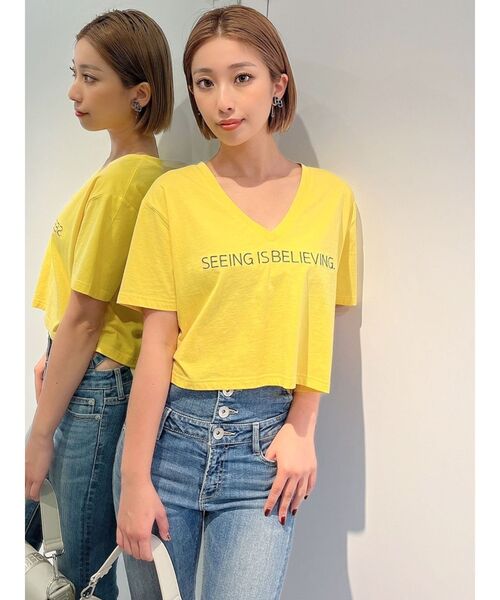 GYDA(ジェイダ)の「VネックLOGO LOOSE SHORT Tシャツ(Tシャツ/カットソー・レディース・ブラック/オフホワイト/イエロー・FREE)」の5枚目の写真