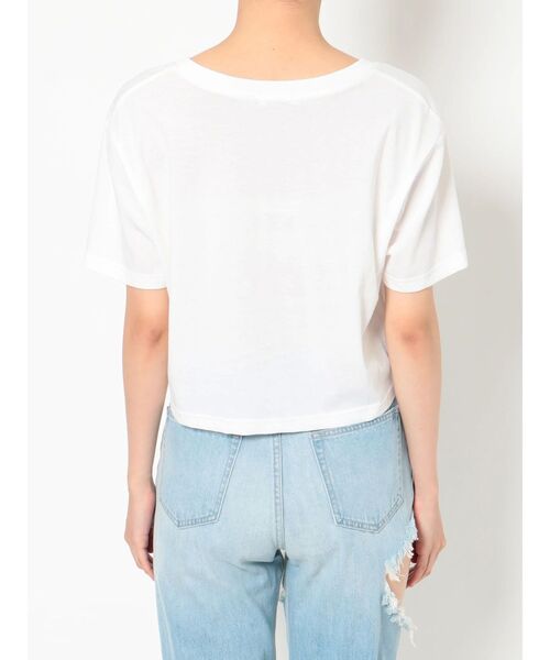 GYDA(ジェイダ)の「VネックLOGO LOOSE SHORT Tシャツ(Tシャツ/カットソー・レディース・ブラック/オフホワイト/イエロー・FREE)」の9枚目の写真