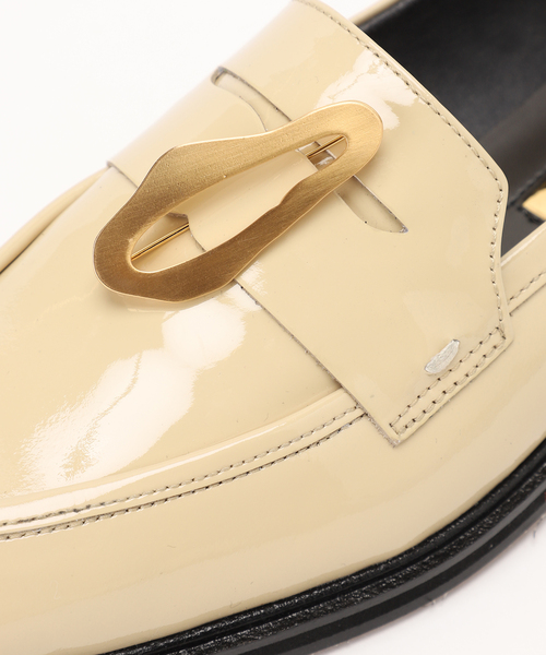 GRISE（グリーズ）の「GRISE レザーピンツキローファー（ローファー・レディース・ブラック系その他/アイボリー/ベージュ・23cm/22cm/22.5cm/25cm/23.5cm/24.5cm/24cm）」の16枚目の写真