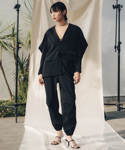 led.tokyo（レッドトウキョウ）の「【led.tokyo】ショルダーコンシャスルーズノーカラージャケット（テーラードジャケット・レディース・ブラック/ベージュ・FREE）」の6枚目の写真