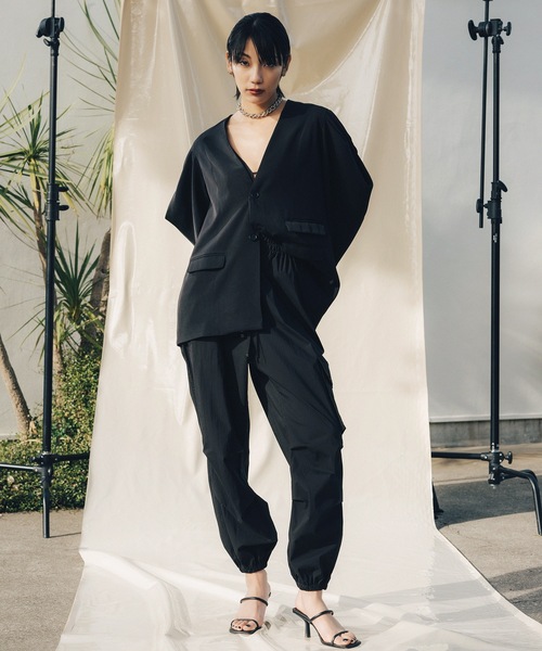 led.tokyo（レッドトウキョウ）の「【led.tokyo】ショルダーコンシャスルーズノーカラージャケット（テーラードジャケット・レディース・ブラック/ベージュ・FREE）」の7枚目の写真