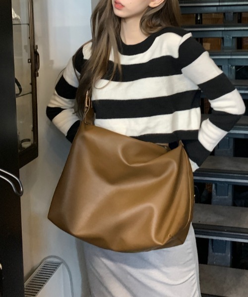yuue' ( wear )(ユーイ)の「シンプル ショルダーバッグ(ショルダーバッグ・レディース・ブラック/ブラウン・FREE)」の2枚目の写真