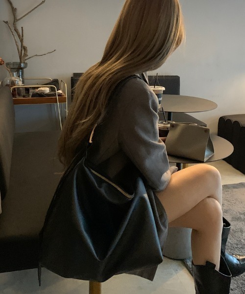 yuue' ( wear )(ユーイ)の「シンプル ショルダーバッグ(ショルダーバッグ・レディース・ブラック/ブラウン・FREE)」の16枚目の写真