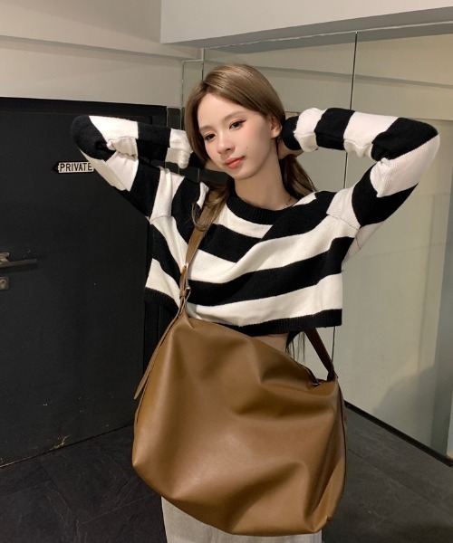 yuue' ( wear )(ユーイ)の「シンプル ショルダーバッグ(ショルダーバッグ・レディース・ブラック/ブラウン・FREE)」の4枚目の写真