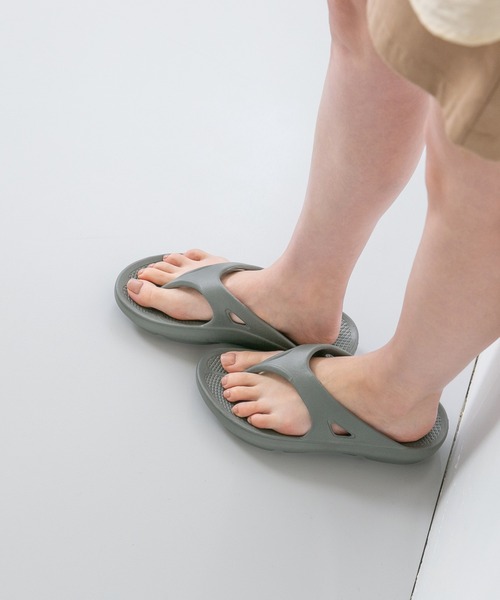 welleg（ウェレッグ）の「EVA トングサンダル（サンダル・レディース・アイボリー/ブラック/ライトグリーン/グレー・L/M）」の3枚目の写真