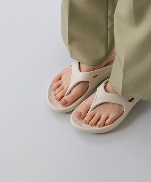 welleg（ウェレッグ）の「EVA トングサンダル（サンダル・レディース・アイボリー/ブラック/ライトグリーン/グレー・L/M）」の16枚目の写真