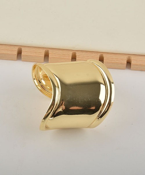 Coo+i（クーイ）の「ボリュームバングル（バングル/リストバンド・レディース・シルバー/ブラック/ゴールド・FREE）」の3枚目の写真