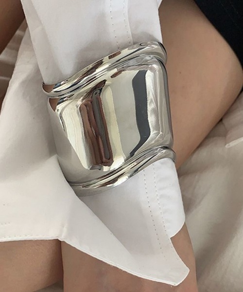 Coo+i（クーイ）の「ボリュームバングル（バングル/リストバンド・レディース・シルバー/ブラック/ゴールド・FREE）」の6枚目の写真