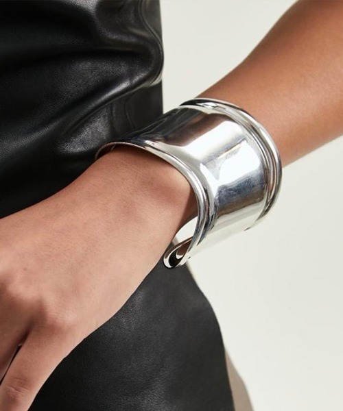 Coo+i（クーイ）の「ボリュームバングル（バングル/リストバンド・レディース・シルバー/ブラック/ゴールド・FREE）」の14枚目の写真