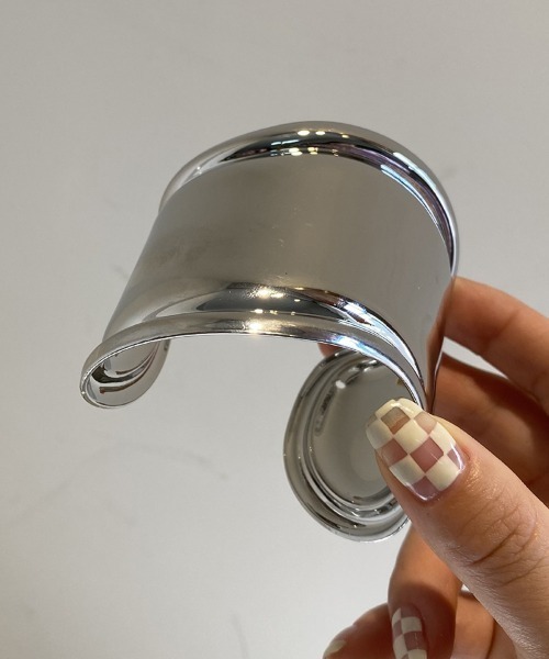 Coo+i（クーイ）の「ボリュームバングル（バングル/リストバンド・レディース・シルバー/ブラック/ゴールド・FREE）」の9枚目の写真