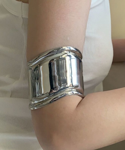 Coo+i（クーイ）の「ボリュームバングル（バングル/リストバンド・レディース・シルバー/ブラック/ゴールド・FREE）」の8枚目の写真