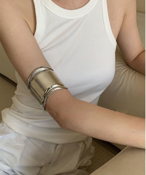 Coo+i（クーイ）の「ボリュームバングル（バングル/リストバンド・レディース・シルバー/ブラック/ゴールド・FREE）」の18枚目の写真