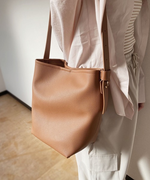 Reurie'(レウリィ)の「【ZOZO限定】ワンハンドルバケットショルダーバッグ / トートバッグ ワンショルダー ブラウン ブラック 大容量 大きめ(ショルダーバッグ・レディース・ブラウン/ブラック・FREE)」の15枚目の写真