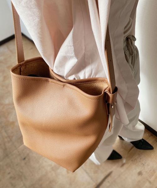 Reurie'(レウリィ)の「【ZOZO限定】ワンハンドルバケットショルダーバッグ / トートバッグ ワンショルダー ブラウン ブラック 大容量 大きめ(ショルダーバッグ・レディース・ブラウン/ブラック・FREE)」の16枚目の写真