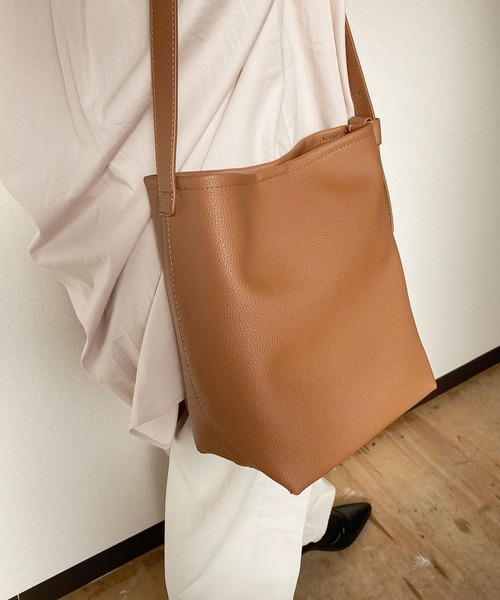 Reurie'(レウリィ)の「【ZOZO限定】ワンハンドルバケットショルダーバッグ / トートバッグ ワンショルダー ブラウン ブラック 大容量 大きめ(ショルダーバッグ・レディース・ブラウン/ブラック・FREE)」の17枚目の写真