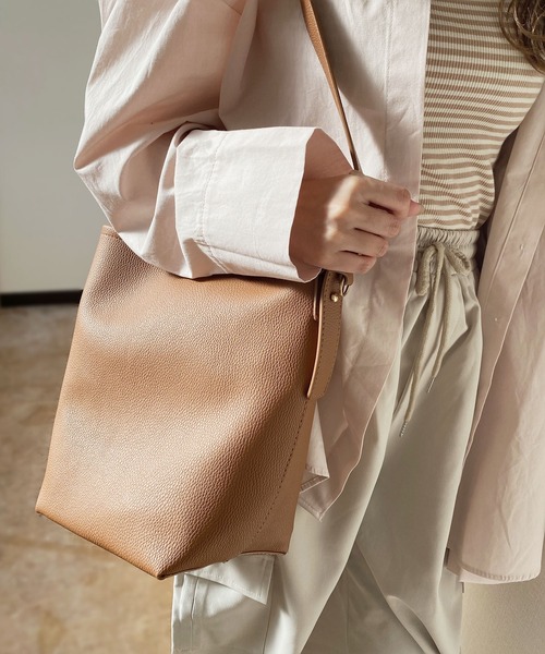 Reurie'(レウリィ)の「【ZOZO限定】ワンハンドルバケットショルダーバッグ / トートバッグ ワンショルダー ブラウン ブラック 大容量 大きめ(ショルダーバッグ・レディース・ブラウン/ブラック・FREE)」の18枚目の写真